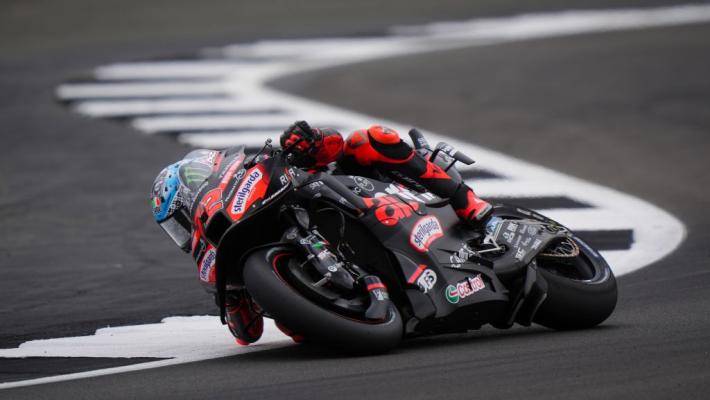 Bezzecchi trionfa nella MotoGp in Gran Bretagna, out Quartararo-Bagnaia