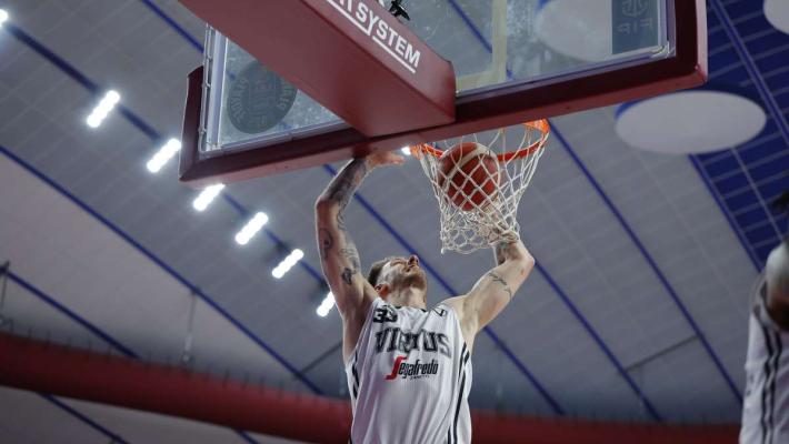 Polonara riabbraccia Sassari "Felice e onorato di tornare a casa"