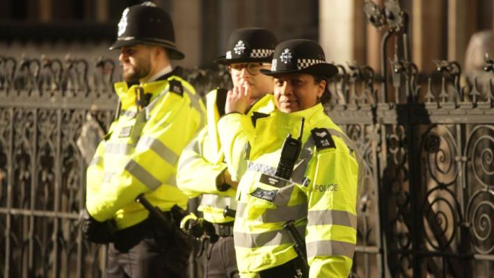 Attacco a sinagoga di Manchester, 4 feriti. Colpito l'attentatore