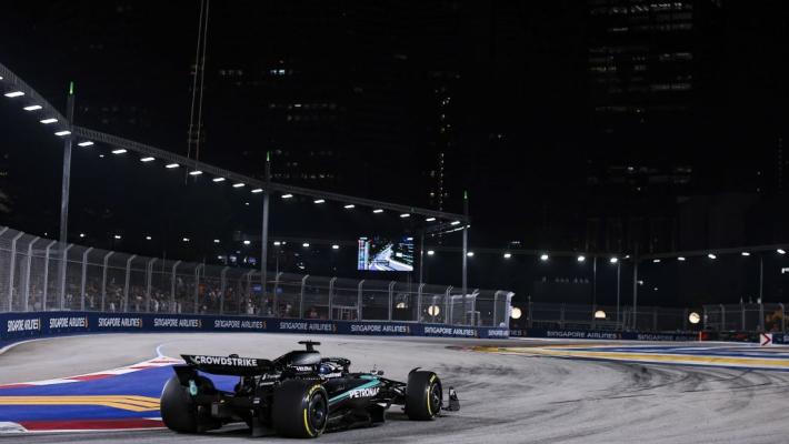 A Singapore trionfa Russell davanti a Verstappen, quarto Piastri