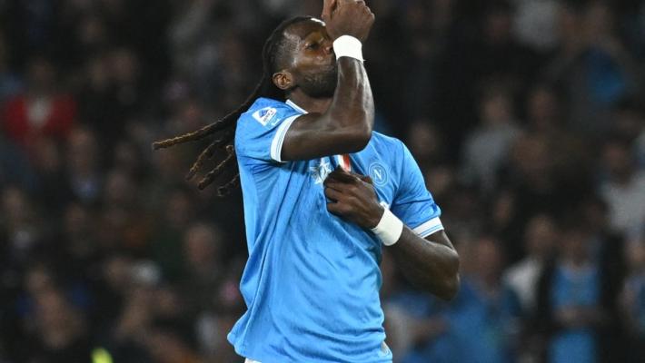 Il Napoli batte in rimonta il Genoa, 2-1 al Maradona