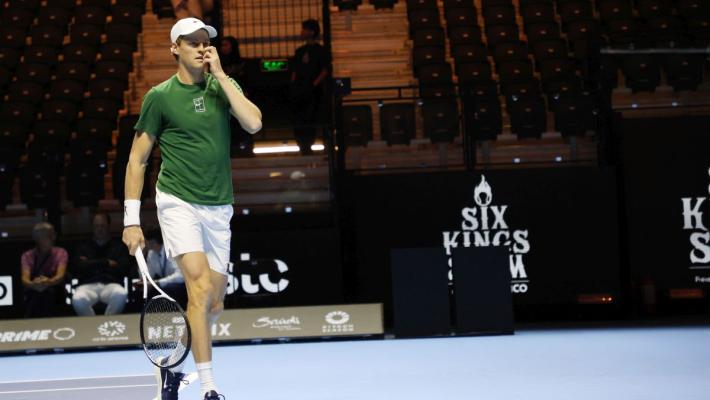 Sinner batte Tsitsipas, ora sfida Djokovic al Six Kings Slam