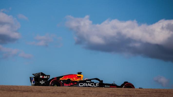 Verstappen vince la sprint di Austin, disastro McLaren