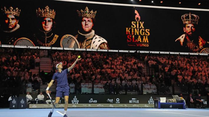 Sinner batte Alcaraz in finale e vince il "Six Kings Slam"