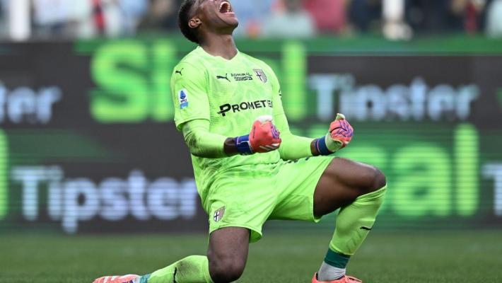 Suzuki para un rigore nel recupero, il Parma ferma il Genoa sullo 0-0