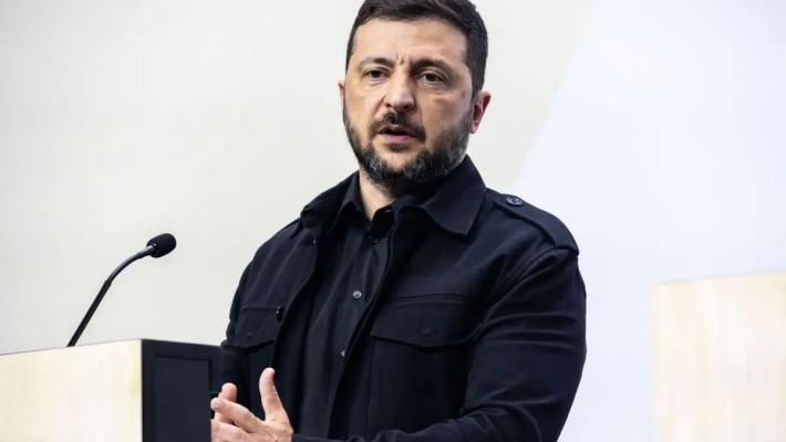 Zelensky sente Macron "Momento di spingere per la fine della guerra"