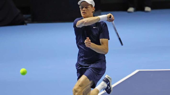Sinner supera il primo turno all'Atp 500 di Vienna, ora derby con Cobolli