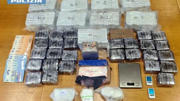 Sequestrate 2 tonnellate di stupefacenti nel torinese