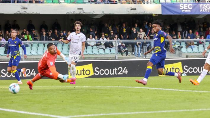 Verona avanti di due reti raggiunto dal Cagliari, finisce 2-2