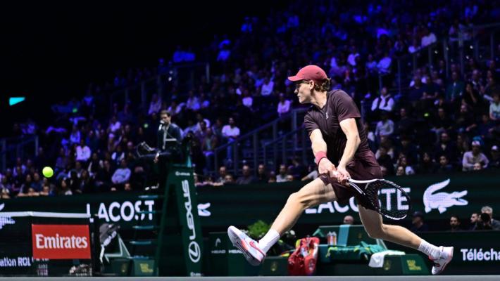 Sinner piega Shelton e vola in semifinale a Parigi indoor