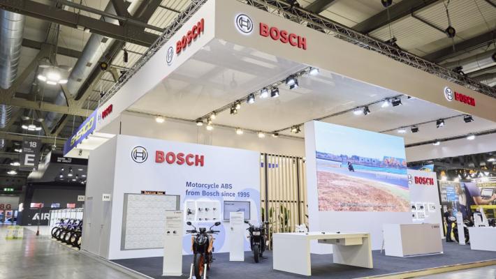 Bosch celebra tre decenni di sicurezza con l'ABS per le moto