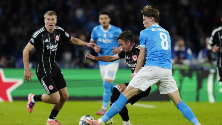 Il Napoli sbatte contro l'Eintracht, 0-0 al "Maradona"