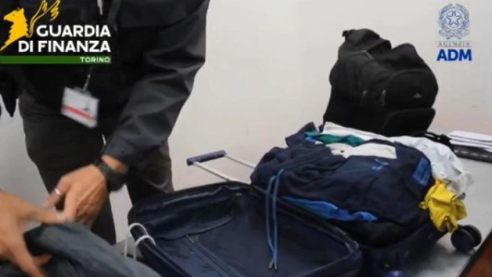 Sequestrati all'aeroporto di Torino 8,6 kg di cocaina, arrestato peruviano