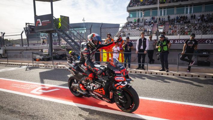 Pole position di Bezzecchi su Alex Marquez a Valencia, Bagnaia 16°