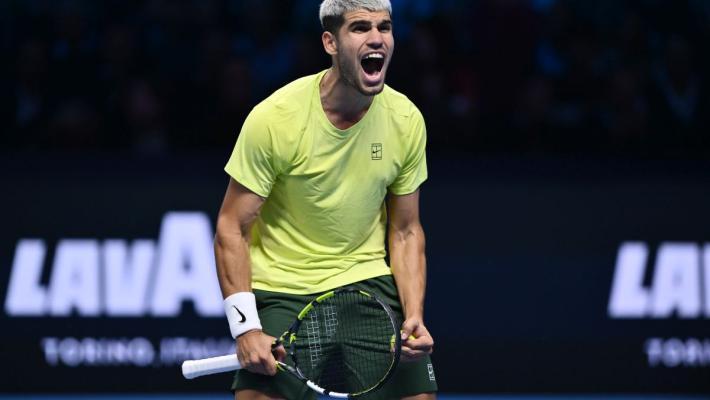 Alcaraz batte Auger-Aliassime, finale contro Sinner alle Atp Finals