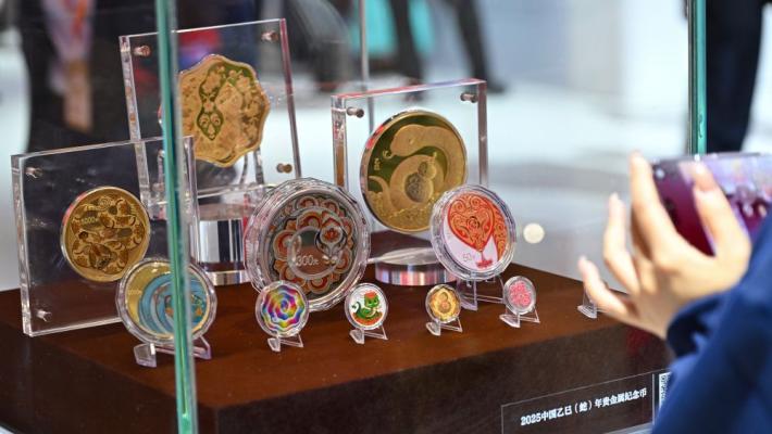 Cina, in arrivo monete commemorative per L'Anno del Cavallo