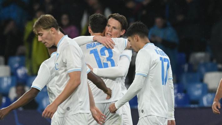 Napoli ok col Qarabag: McTominay decisivo, 2-0 al Maradona