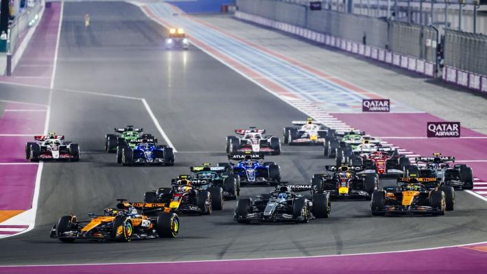 Piastri vince la sprint in Qatar e tiene aperta la lotta per il titolo