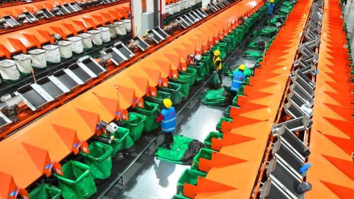 Cina, il settore delle consegne express supera i 180 miliardi di pacchi all'anno