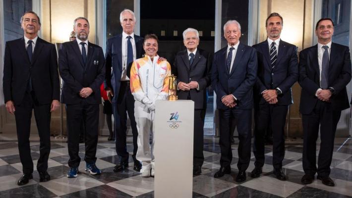 La fiamma olimpica di Milano-Cortina è arrivata in Italia