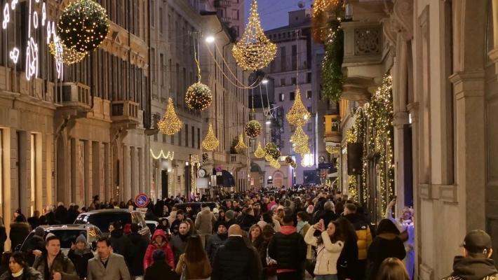 Tredicesime più ricche, gli italiani spenderanno 10 mld per i regali di Natale