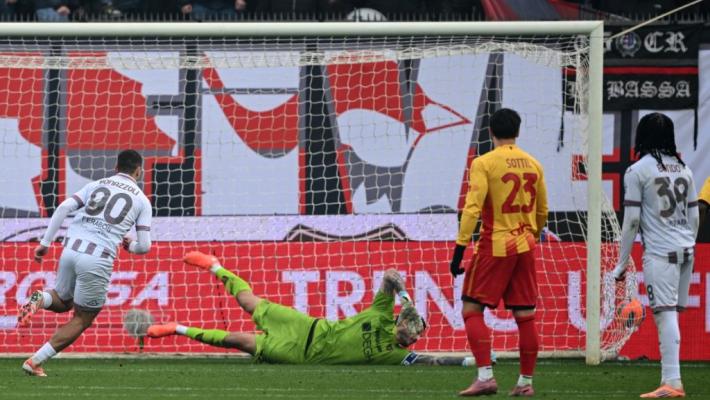 Bonazzoli-Sanabria, la Cremonese batte il Lecce 2-0