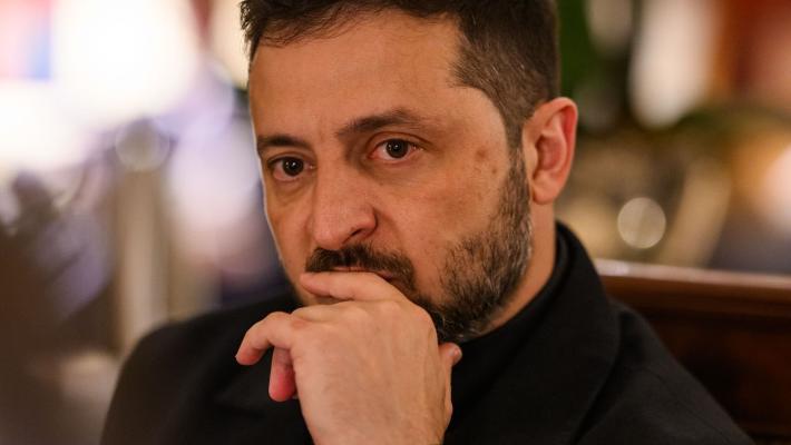 Zelensky "Oggi condivideremo piano di pace rivisto con Usa"