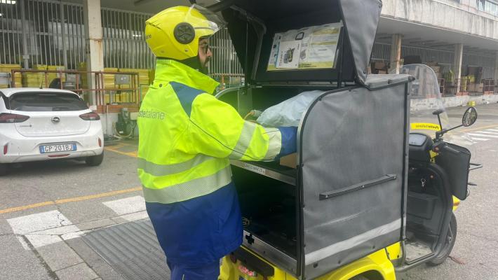Crescita record dei volumi, Poste potenzia consegne e servizi a Milano