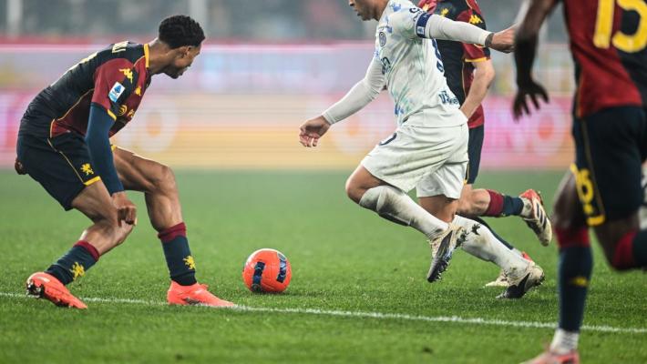 L'Inter batte il Genoa 2-1 al "Ferraris" ed &egrave; sola in vetta
