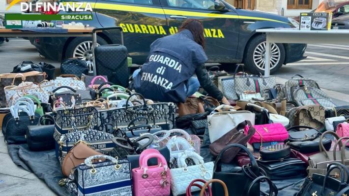 Smantellato giro falsi di lusso, percettore Reddito cittadinanza con Lamborghini