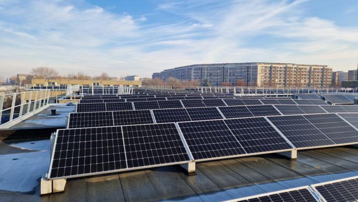 Torino, la citt&agrave; dove la posta viaggia a energia pulita