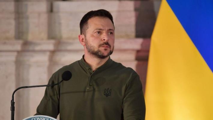 Zelensky "Putin vuole decidere tutto da solo, serve una pace stabile"