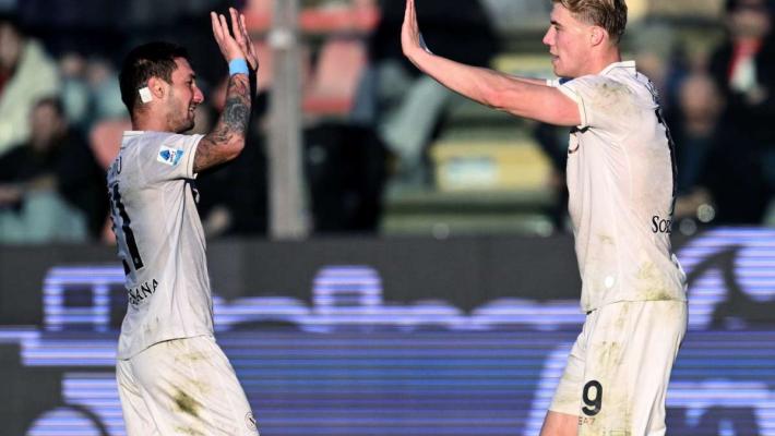 Il Napoli torna a vincere in trasferta, doppietta di Hojlund e Cremonese ko