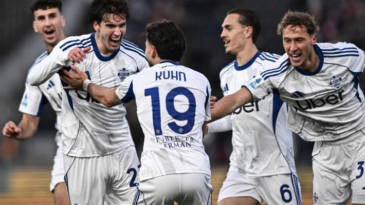 Il Como vince anche a Pisa e continua a sognare l'Europa