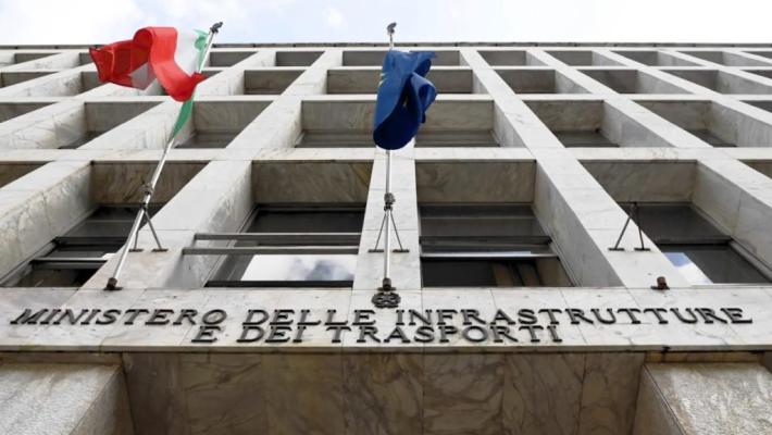 Mit "Nessun commissariamento dei porti italiani"