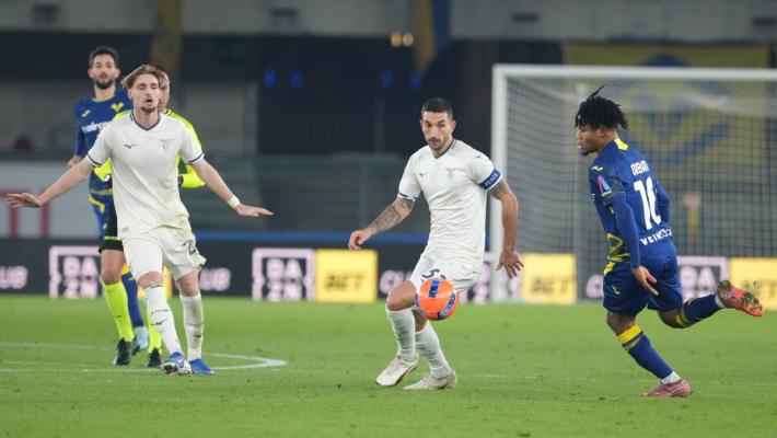 Verona-Lazio 0-1, al Bentegodi decide l'autorete di Nelsson