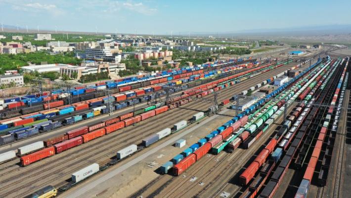 Cina, numero record di treni merci per l'Europa dal porto di Alashankou