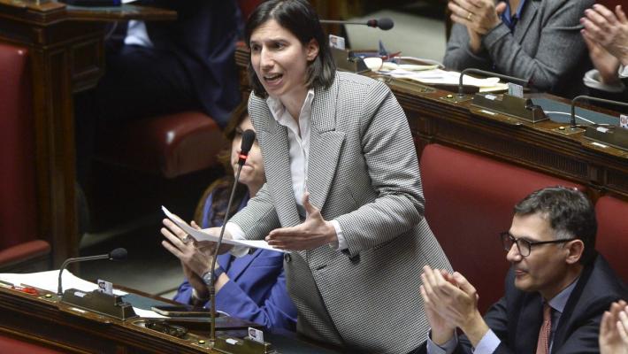 Groenlandia, Schlein "Da Meloni serviva presa di posizione netta su Trump"