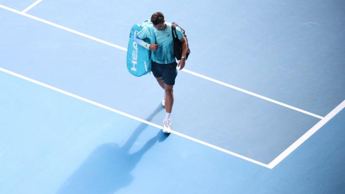 Sfortuna Musetti, vince i primi due set con Djokovic ma poi si ritira