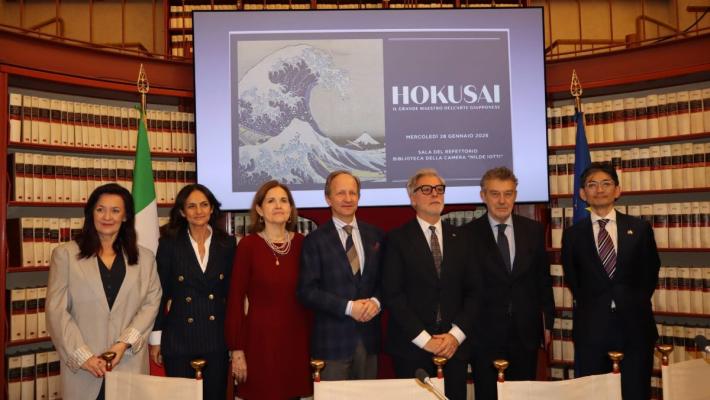 Presentata in anteprima alla Camera la mostra sull'artista giapponese Hokusai