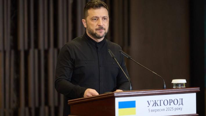 Zelensky "Attacco dei russi con pi&ugrave; di 400 droni e circa 40 missili"