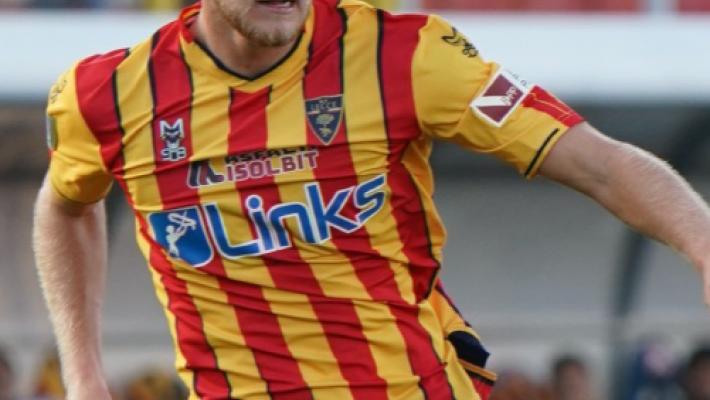 Il Lecce batte il Vicenza e vola in testa a 40 punti - La classifica