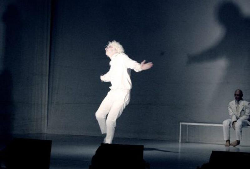 Teatro Europa:  sabato  in scena &laquo;Al presente&raquo;