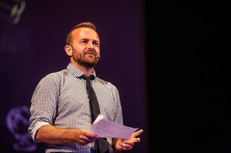 &laquo;Prof, posso andare in bagno?&raquo;: domani in piazza Verdi lo show di Enrico Galiano