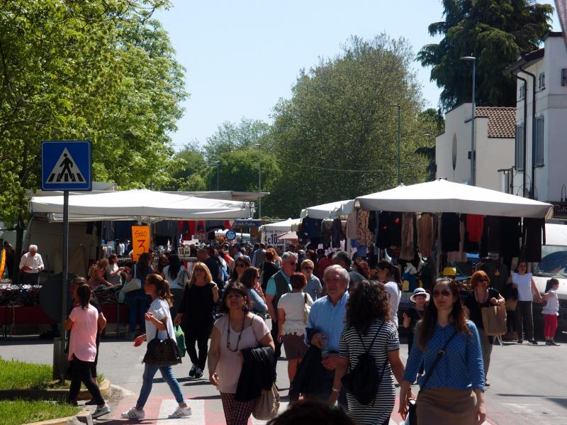 Bancarelle e luna park: torna la Fiera di San Marco a Montecchio