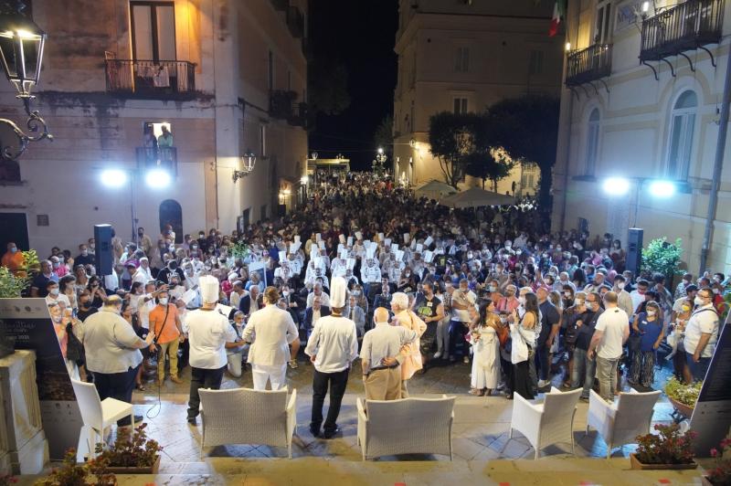 La notte dei maestri del lievito madre 2023 torna con l&rsquo;8ᵃ edizione l&rsquo;evento benefico pi&ugrave; goloso dell&rsquo;estate il 24 luglio a Parma dalle ore 20 alle 24 sotto il cielo stellato della pilotta