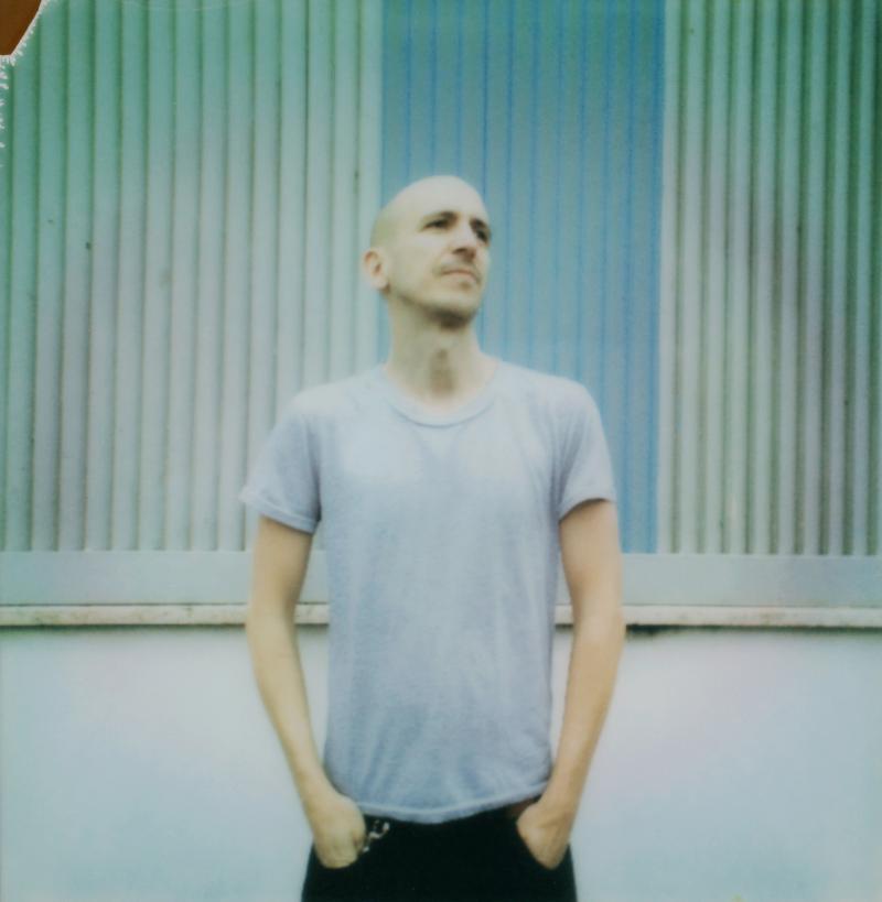 BAREZZI OFF 10 aprile 2026, ore 21.30 -Giovanni Truppi in &ldquo;La lunga fiaba di sabbia&rdquo; 