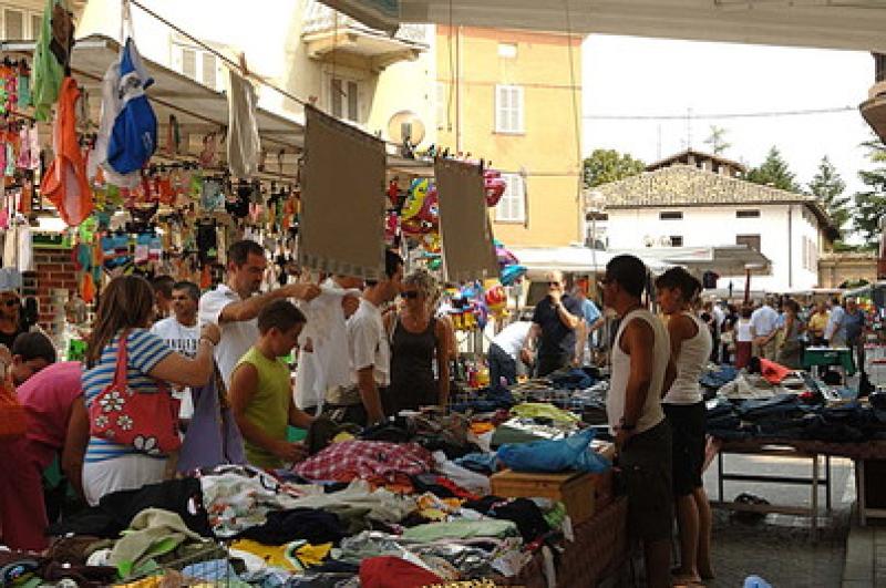 Langhirano: mercato straordinario a Pasquetta