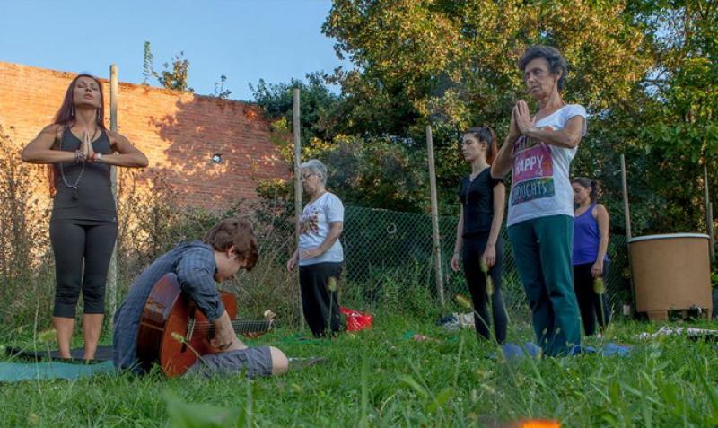 Corso di yoga nell'orto