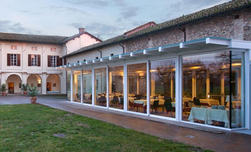 Sabato 22 giugno sfilata benefica di San Giovanni. Al Castellazzo Francesca Strozzi conduce una cena sotto le stelle tra musica e moda